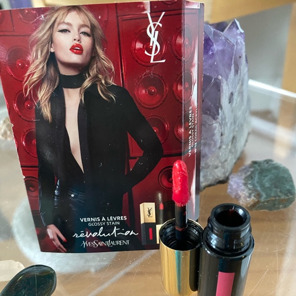 Yves Saint Laurent Glossy Stain Revolution N12 - Picture 6 of 6